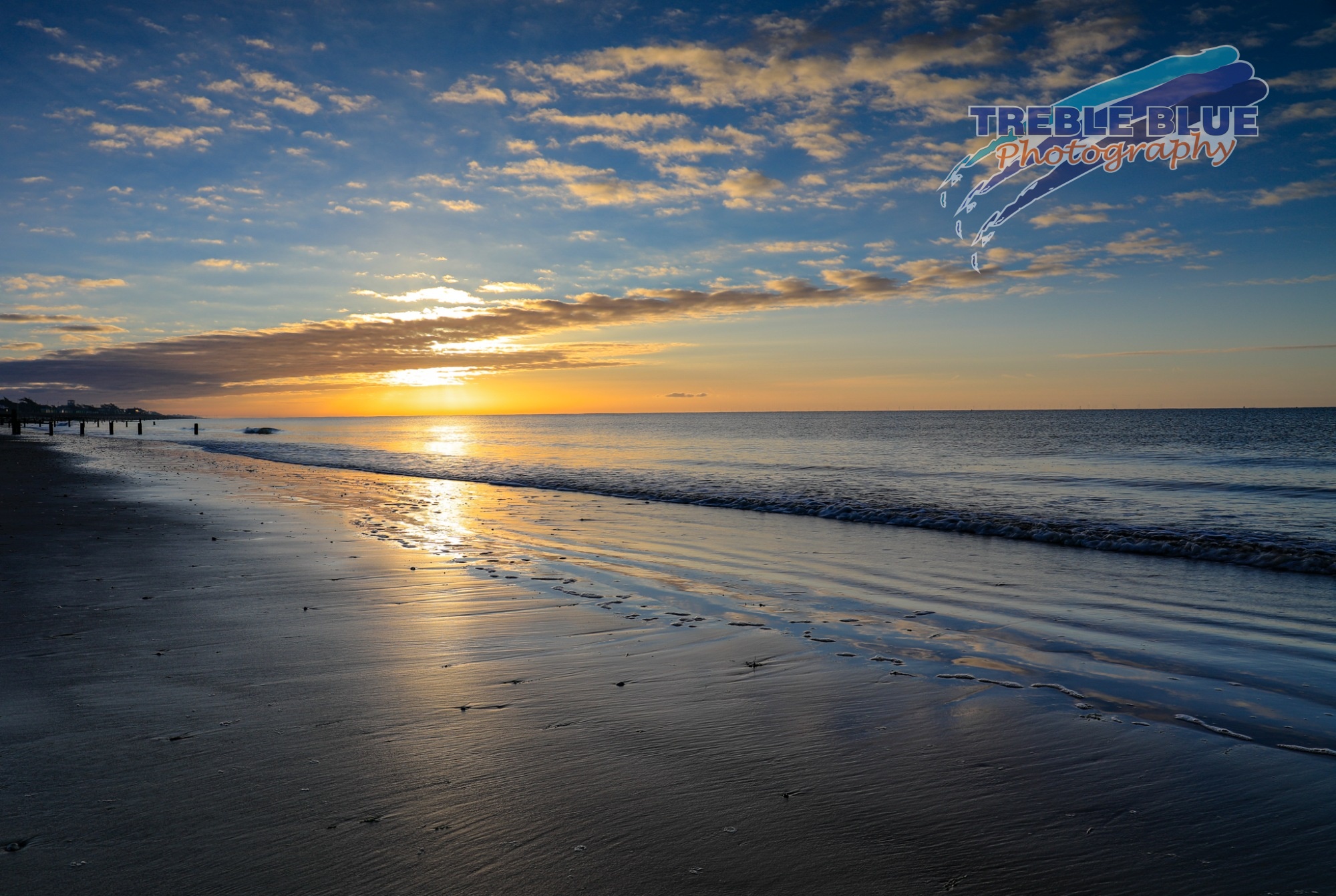 just as sun rose, the sun glow hits the waves in the foreground - Sunrise on  Ea...